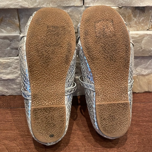 Osh Kosh Silver Dressy shoes - Picture 4 of 7